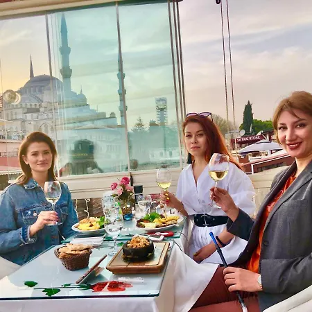 Charm Hotell 3*